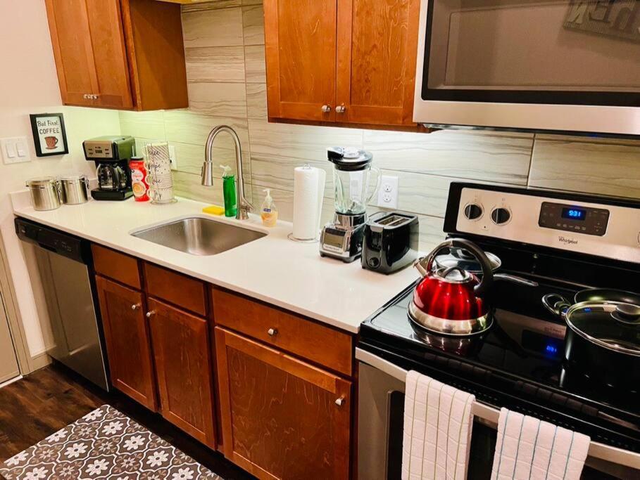Apto 1 Bed - Kitchen - Free Parking Lägenhet Houston Exteriör bild