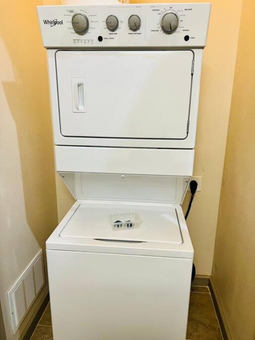 Apto 1 Bed - Kitchen - Free Parking Lägenhet Houston Exteriör bild