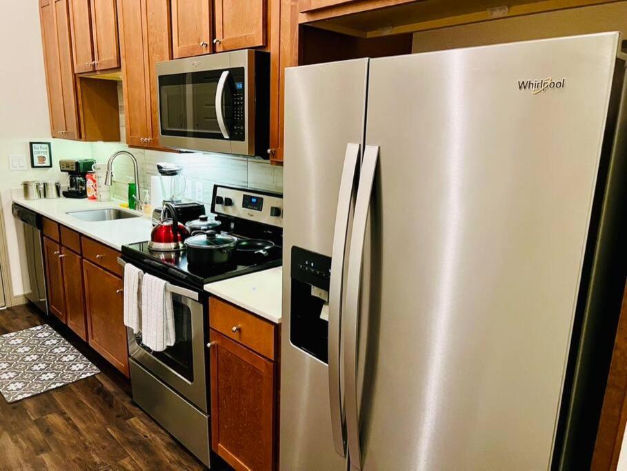 Apto 1 Bed - Kitchen - Free Parking Lägenhet Houston Exteriör bild